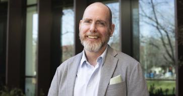 headshot of Professor Brad Love