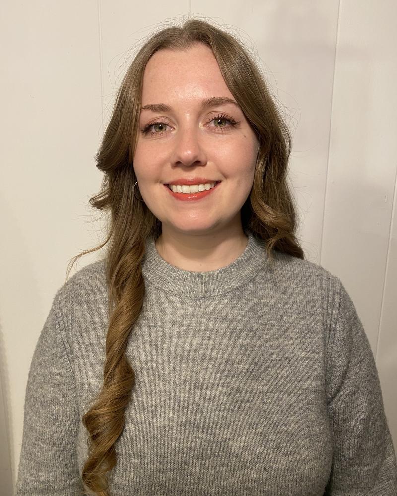 Rheanne Pecsenye headshot